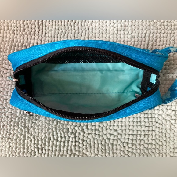 REI Blue and Teal Butterfly Cosmetic Bag EUC - Picture 4 of 8